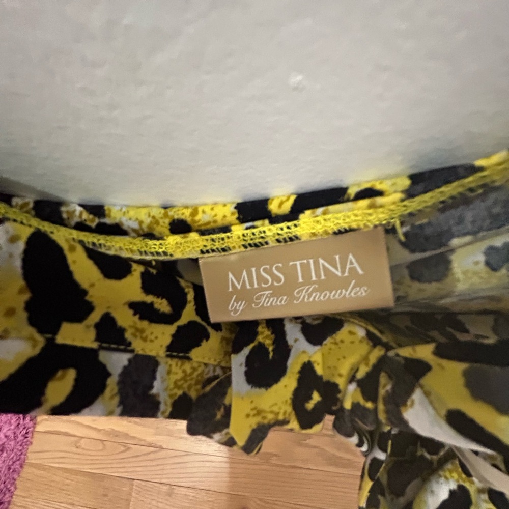 One side blouse - Picture 9 of 11